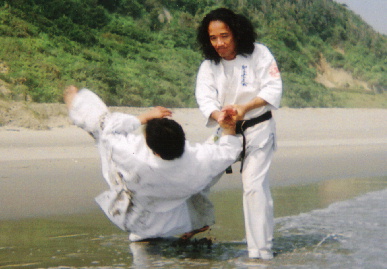 2005.7.29.leon_karate3.jpg (55934 バイト)