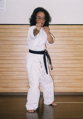 2003.10.14.karate2.jpg (50427 バイト)