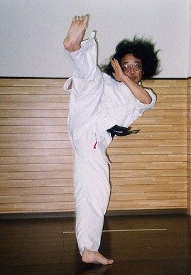 2003.10.14.karate4.jpg (46715 バイト)