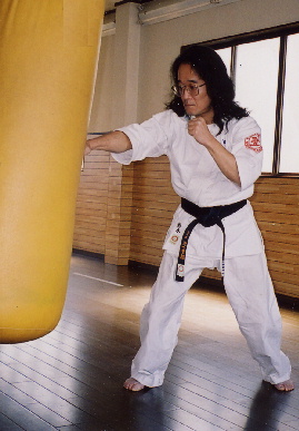 2003.3.1.karate1.jpg (53243 バイト)
