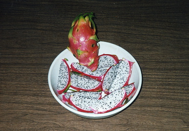 2003.9.10.dragon_fruit.jpg (62340 oCg)
