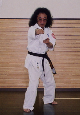 2004.4.2.karate1.jpg (45357 バイト)