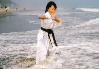 2005.7.30.moe_karate10.jpg (49545 oCg)