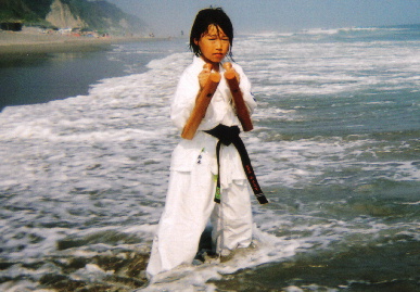 2005.7.30.moe_karate11.jpg (63957 oCg)
