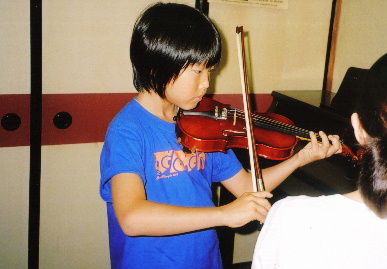 2005.8.22.violin3.jpg (56730 oCg)