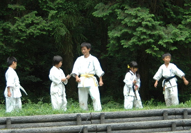 2005.8.28.karate_gassyuku28.jpg (72955 oCg)