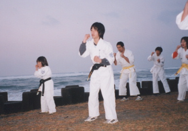 2003.2.9.karate_moe4.jpg (38985 oCg)