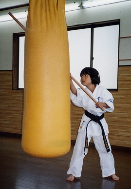 2003.6.8.karate8.jpg (47146 oCg)
