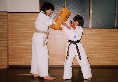 2004.10.19.karate_moe2.jpg (56505 oCg)