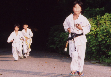 2004.8.22.karate_.gassyuku2.jpg (53421 oCg)