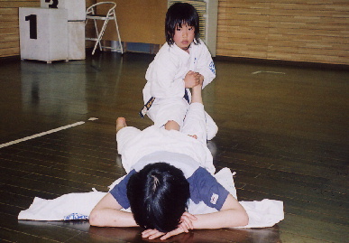 2005.3.18.moe_karate_izyutsu1.jpg (54739 oCg)