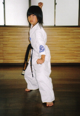 2005.6.26.moe_karate1.jpg (51892 oCg)