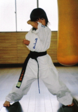 2005.6.26.moe_karate5.jpg (43680 oCg)