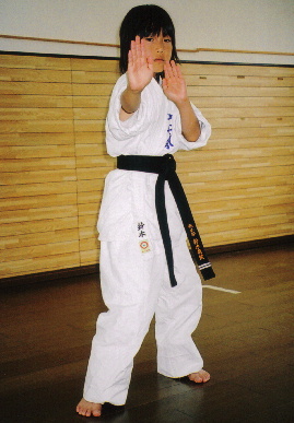 2005.6.26.moe_karate7.jpg (54986 oCg)