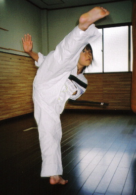 2005.6.26.moe_karate8.jpg (49569 oCg)