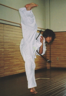 2005.6.26.moe_karate9.jpg (50721 oCg)
