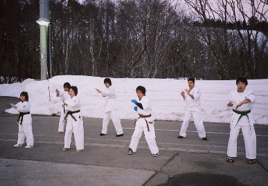2006.2.21.karate1.jpg (69277 oCg)