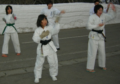 2006.2.21.karate11.jpg (46198 oCg)