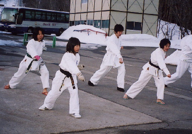 2006.2.21.karate2.jpg (67410 oCg)