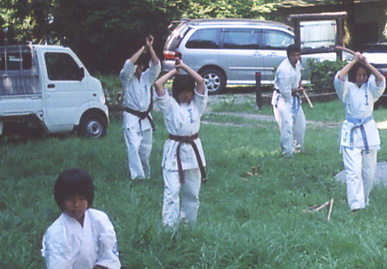 2005.8.27.karate_gassyuku3.jpg (63912 oCg)