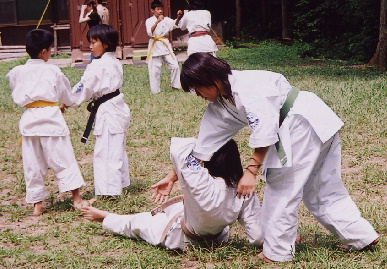 2004.8.21.karate_.gassyuku1.jpg (84055 oCg)