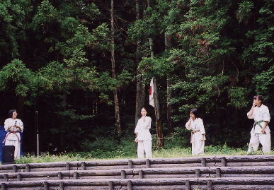 2004.8.22.karate_.gassyuku10.jpg (86225 oCg)